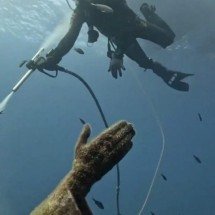 “Cristo do Abismo”: Mergulhadores limpam estátua de Jesus no fundo do mar e viralizam - Reprodução
