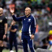 O técnico português Leonardo Jardim reclama das decisões que os árbitros têm tomado no jogos do Cruzeiro e admite deixar o país ao fim da atual temporada -  (crédito: Caíque Coufal / Cruzeiro)