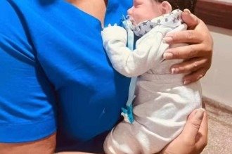 Mulher leva bebê reborn para unidade de saúde com "sintomas de gripe"