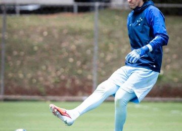 O goleiro Cássio, do Cruzeiro, alertou para a necessidade de todos os envolvidos com o futebol trabalharem em conjunto para melhorar a arbitragem brasileira -  (crédito: Gustavo Aleixo/Cruzeiro)