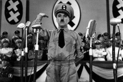 
Em 'O grande ditador', Chaplin ironiza Hitler, critica o autoritarismo e defende a democracia em discurso do personagem judeu que se tornou célebre -  (crédito: Reprodução)