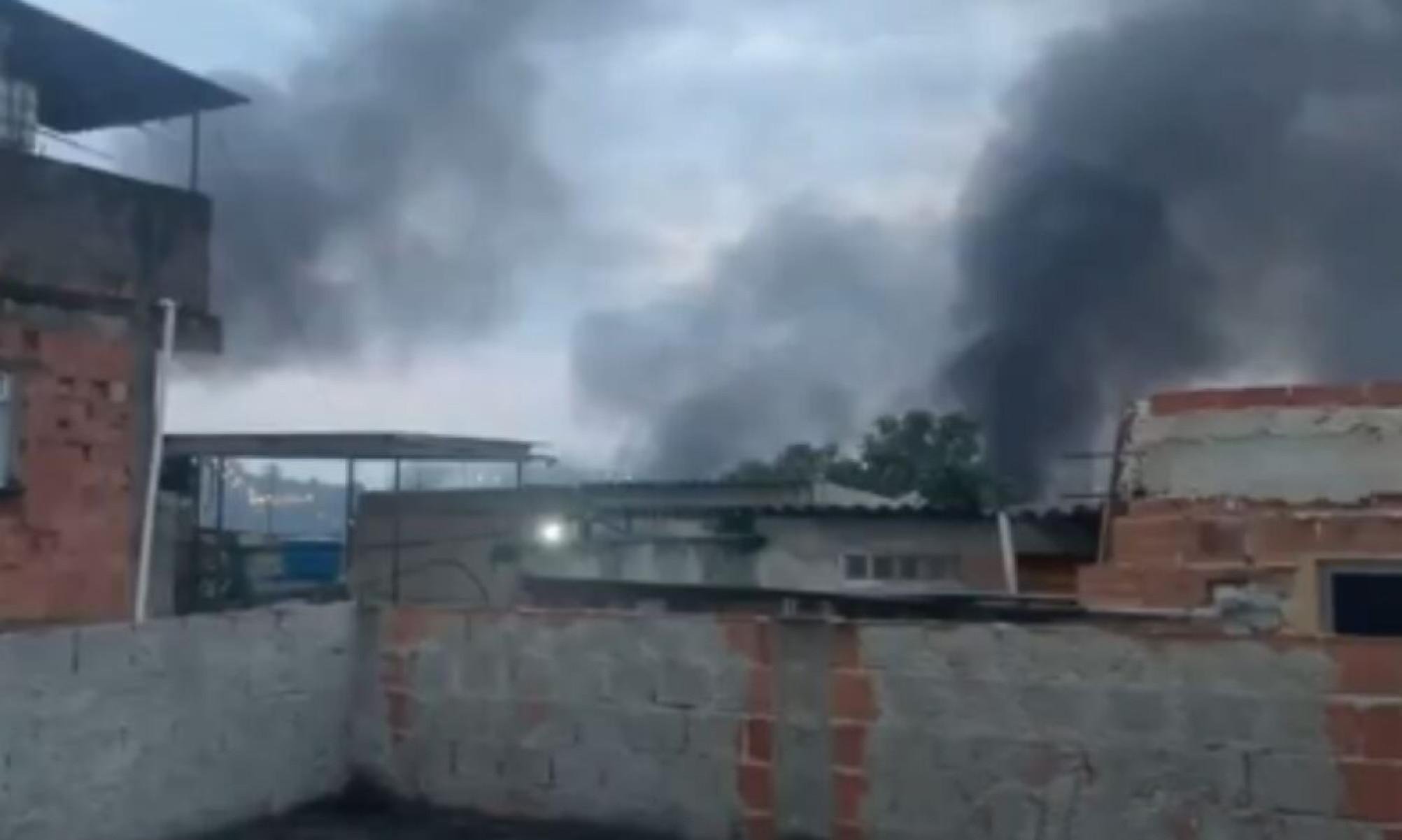 Megaoperação toma Alemão e Penha com blindados, helicópteros e 2.500 policiais Megaoperação toma Alemão e Penha com blindados, helicópteros e 2.500 policiais