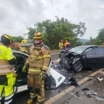 MG: colisão frontal mata idosa e deixa dois em estado grave em BR - CBMMG/Divulgação