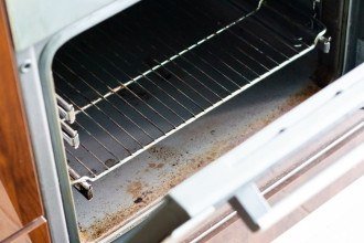 Forno brilhando por dentro: a receita caseira que remove toda a gordura