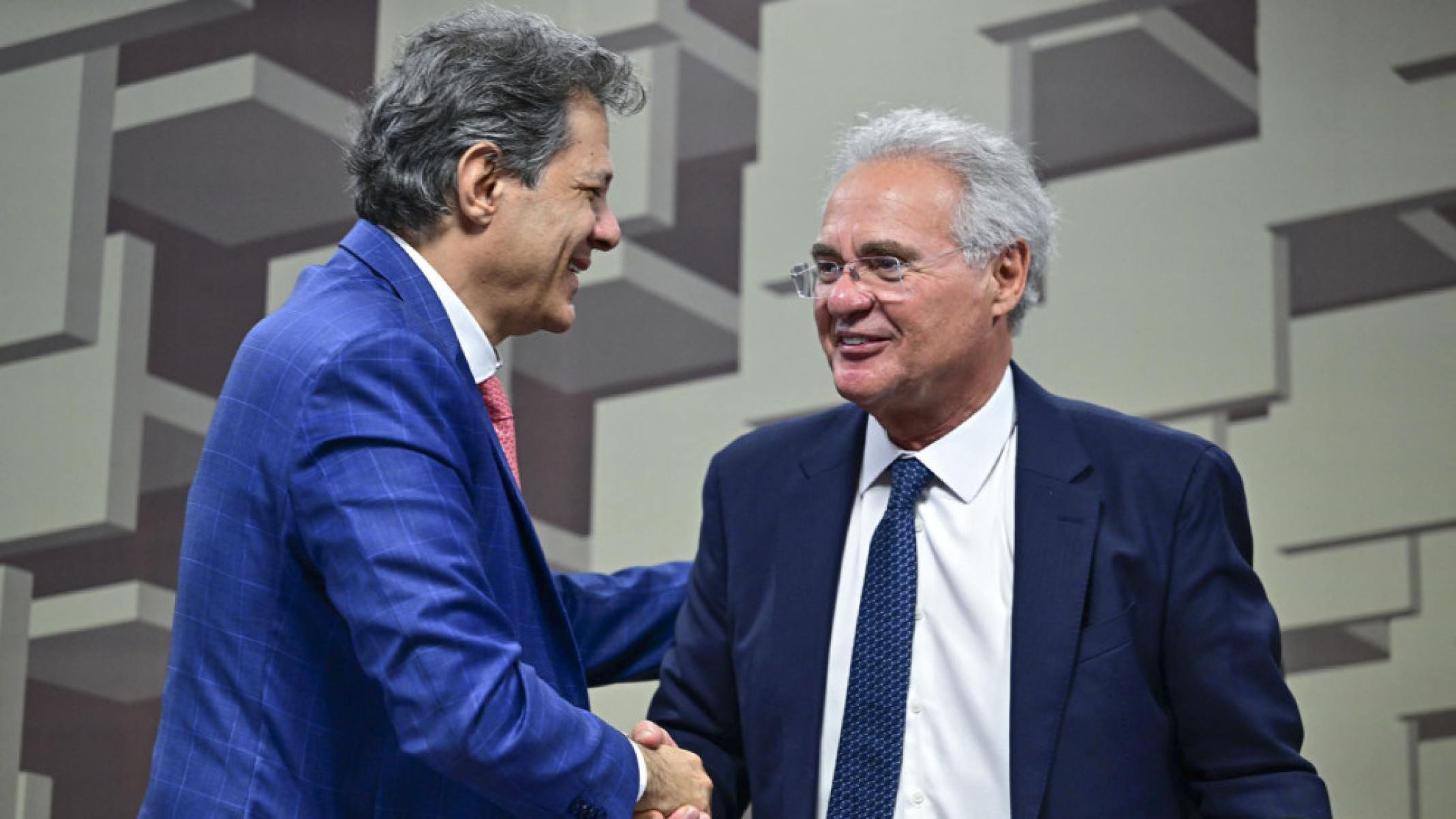 Os possíveis ‘cenários’ para o relatório de Renan Calheiros sobre a isenção de IR - Platobr Politica