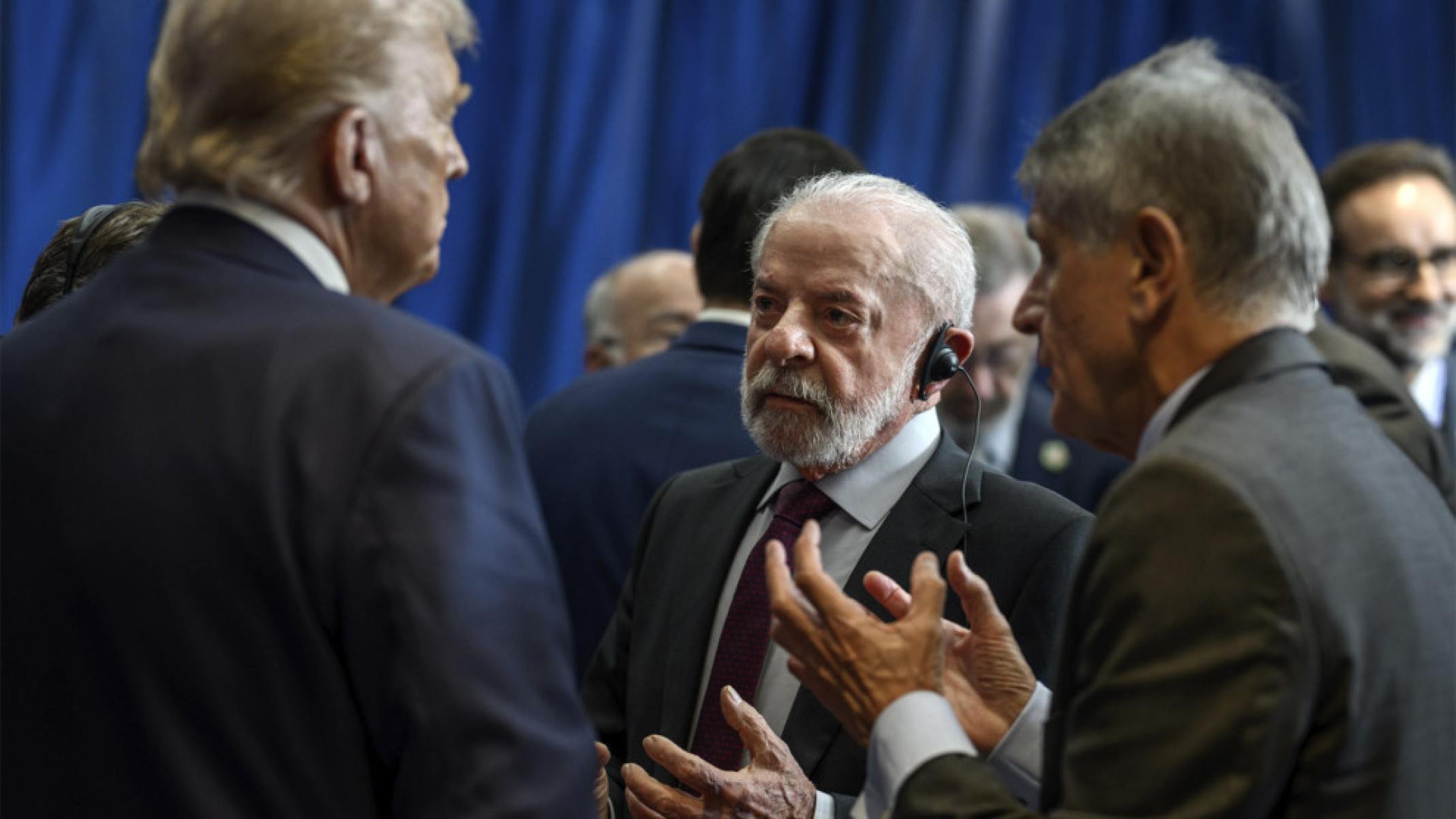 Trump cita negociação com Lula ao anunciar redução de 40% de tarifas - Platobr Politica