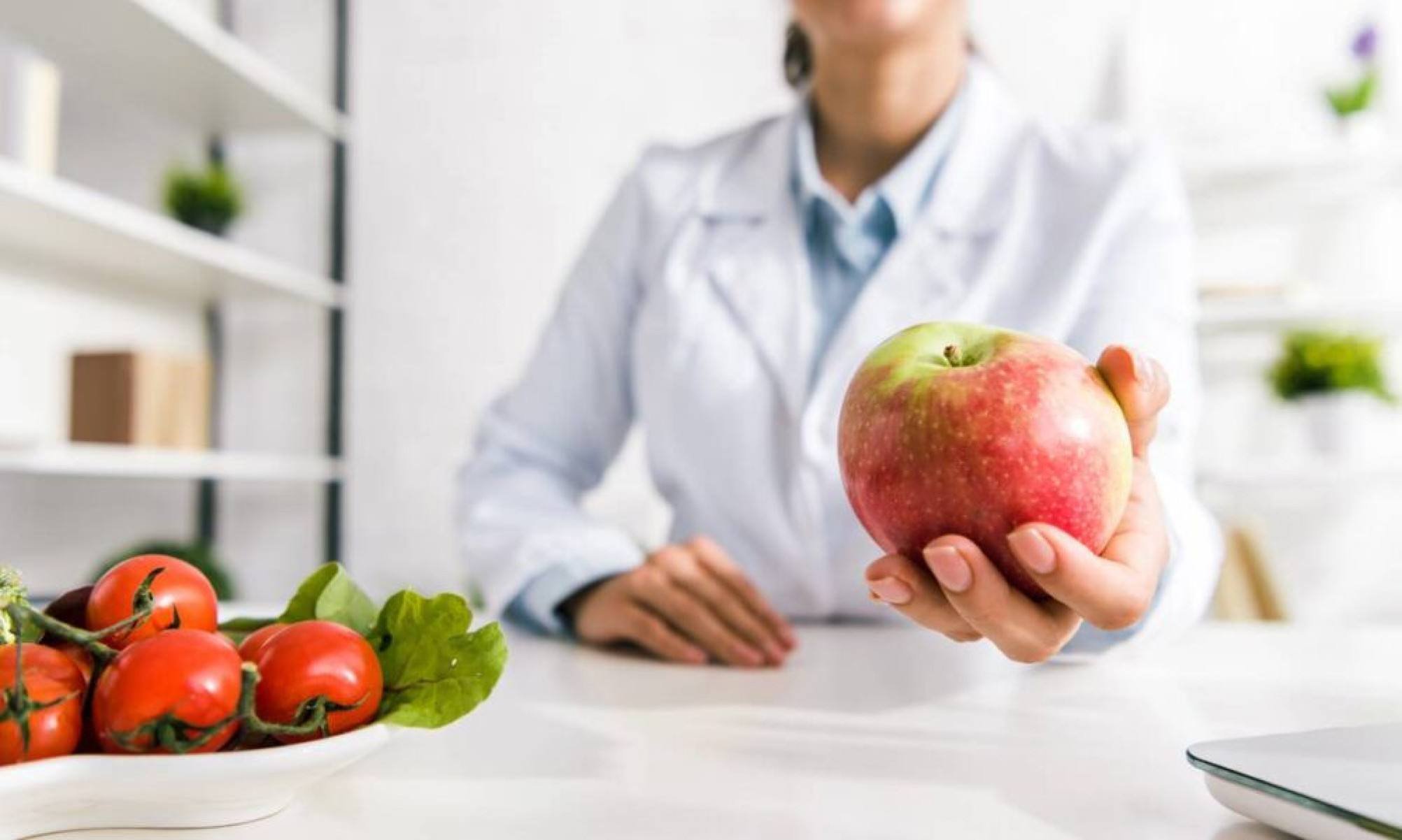 A hora do dia em que você come uma maçã faz diferença quando se trata de perda de peso, segundo especialistas - Tupi