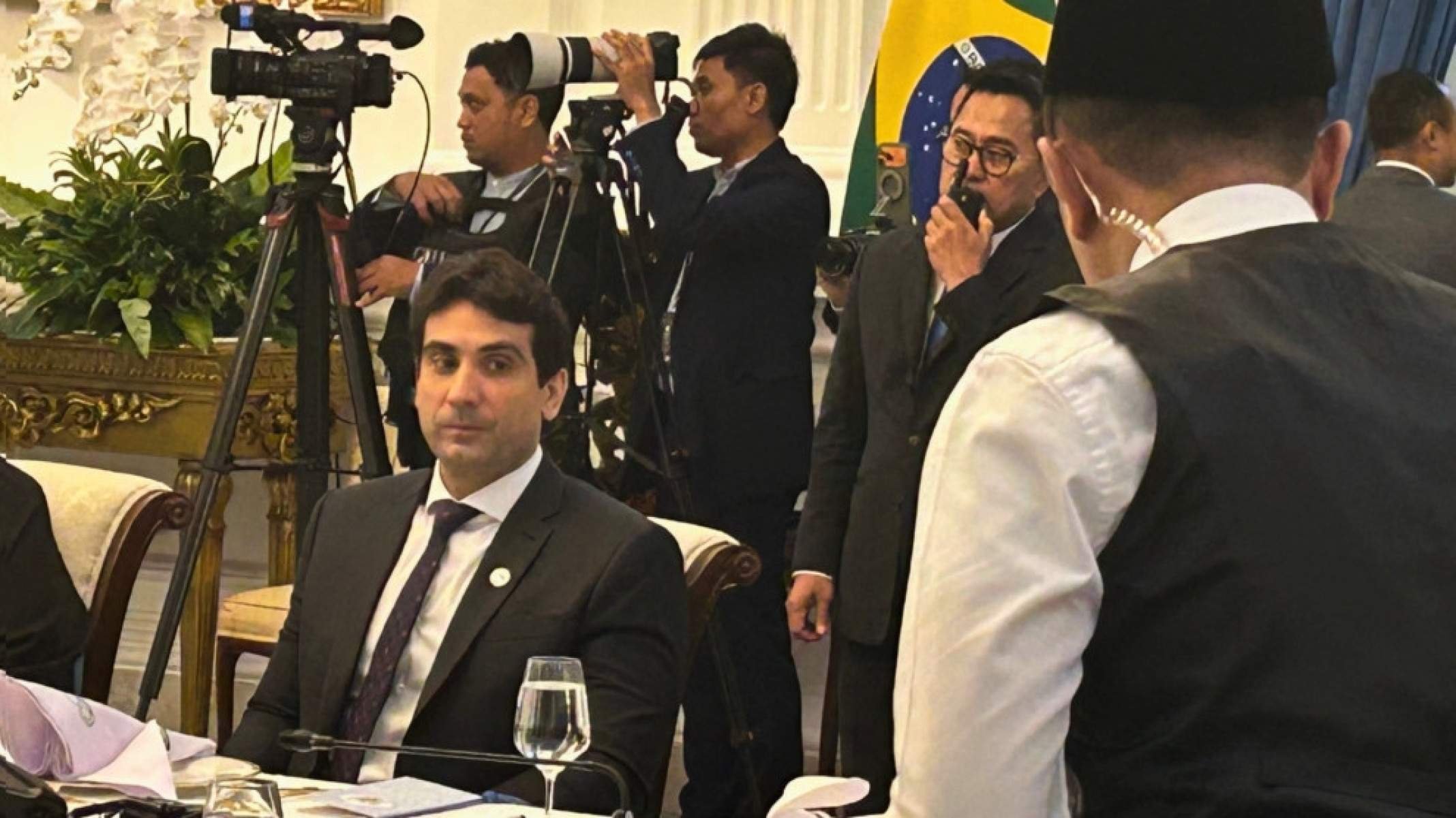 Em viagem à Ásia, Lula afaga Galípolo, que ouve ‘piadas’ sobre juros