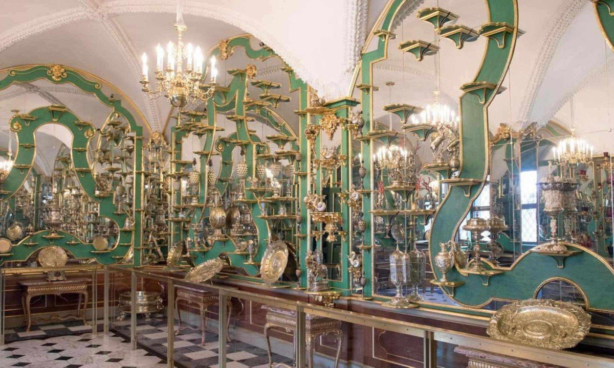 Gr&Atilde;&OElig;nes Gew&Atilde;&para;lbe (Cofre Verde), no museu do castelo de Dresden, na Alemanha