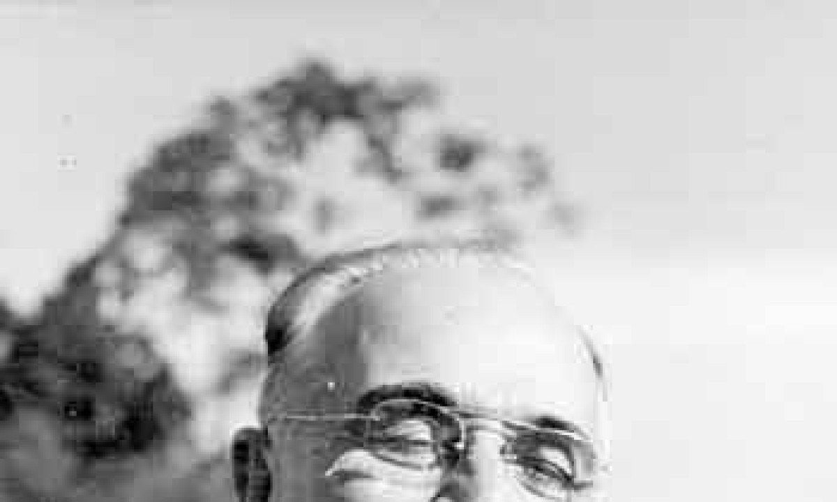 De líder da Revolução de 1930 a presidente eleito em 1951, Getúlio Vargas moldou o Brasil entre o autoritarismo e o populismo. Caiu em 1945, voltou nos braços do povo e, acuado por pressões políticas, suicidou-se em 1954. Sua morte levou multidões às ruas em comoção nacional. -  (crédito: Flavio Damm/O Cruzeiro  - 26-04-1952)