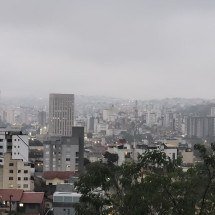  Vista da Região Nordeste de BH, a partir do Bairro Fernão Dias. Capital está sob alerta de chuvas emitido pela Defesa Civil -  (crédito: Gladyston Rodrigues/EM/DA. Press)