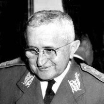 Dutra assume e o Brasil redesenha a ‘democracia’