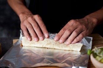 Papel alumínio: os alimentos que você nunca deve embrulhar com ele