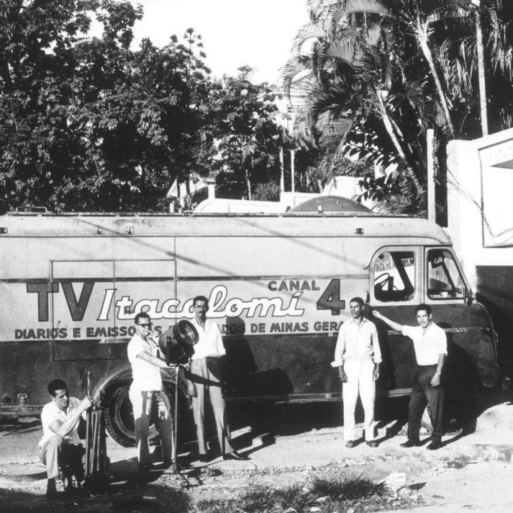 Equipe e veículo de transmissão de imagens externas | 70 anos da TV Itacolomi-Arquivo EM