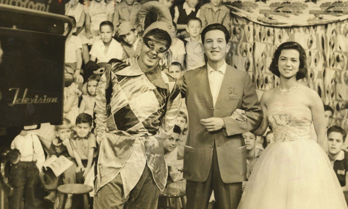 Aguinaldo Rabelo e Dulce Maria, apresentadores do Programa Infantil 