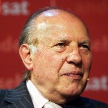O livro do Nobel Imre Kertész que desafia o senso comum sobre o Holocausto - AFP / JOHN MACDOUGALL