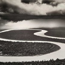 Exposição Amazônia do fotógrafo Sebastião Salgado registra os rios que serpenteiam a região de florestas -  (crédito: Reprodução/Sebastião Salgado)