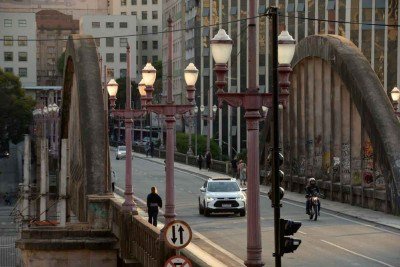 Servi&ccedil;o permite registrar demandas como pontos com ilumina&ccedil;&atilde;o insuficiente, &aacute;reas com distribui&ccedil;&atilde;o inadequada da luz ou locais que necessitam de refor&ccedil;o na ilumina&ccedil;&atilde;o por quest&otilde;es de seguran&ccedil;a ou visibilidade -  (crédito: T&uacute;lio Santos/EM/D.A Press)