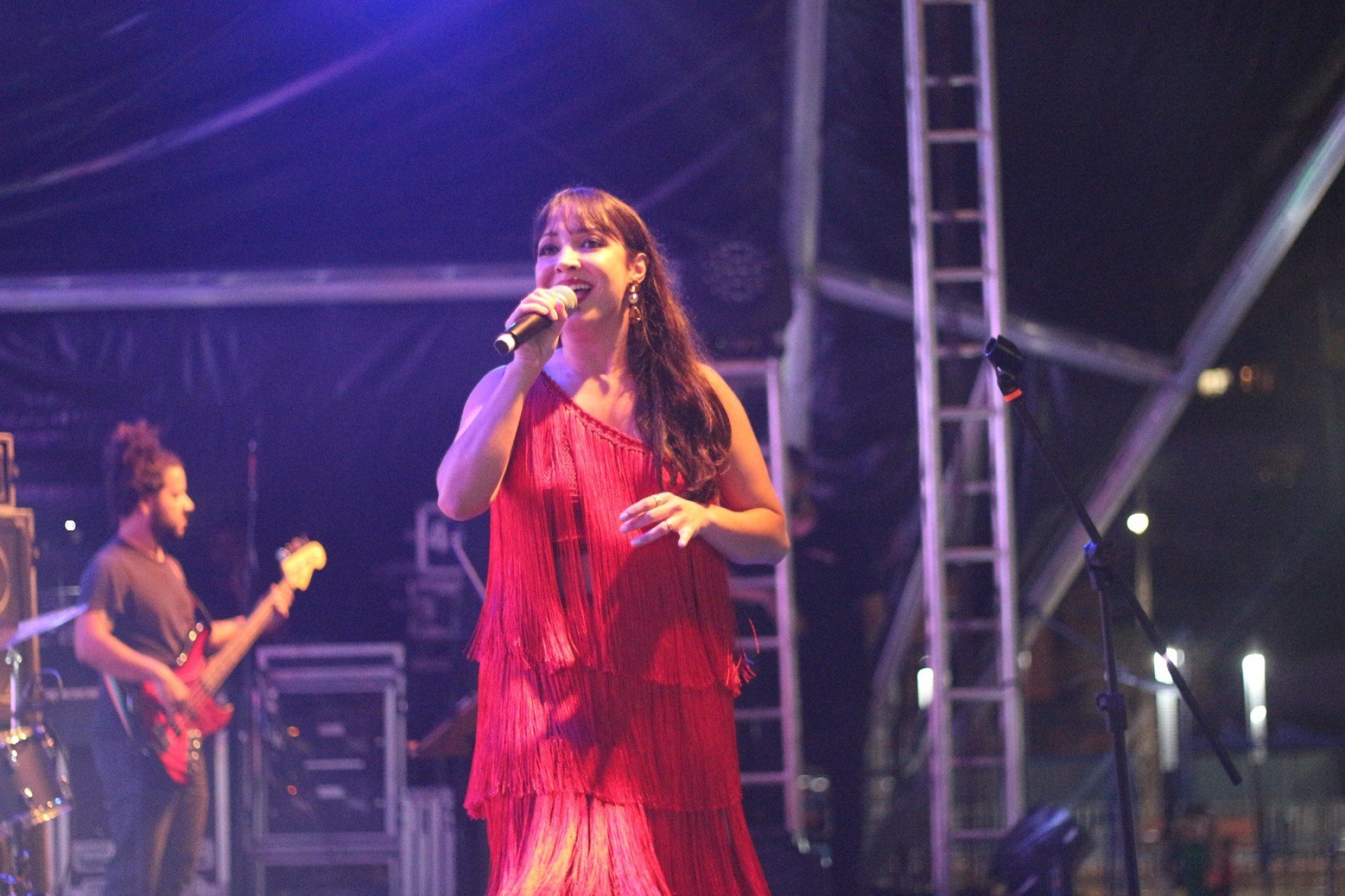 LISLIE lança disco “Fogo &amp; Aguaceiro” no Cine Theatro Brasil de Câmara - DINO