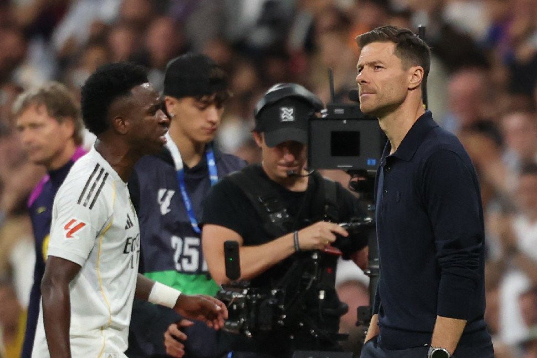 Xabi Alonso encerra polêmica com Vinícius Júnior no Real Madrid: &#8216;Falou com coração&#8217;