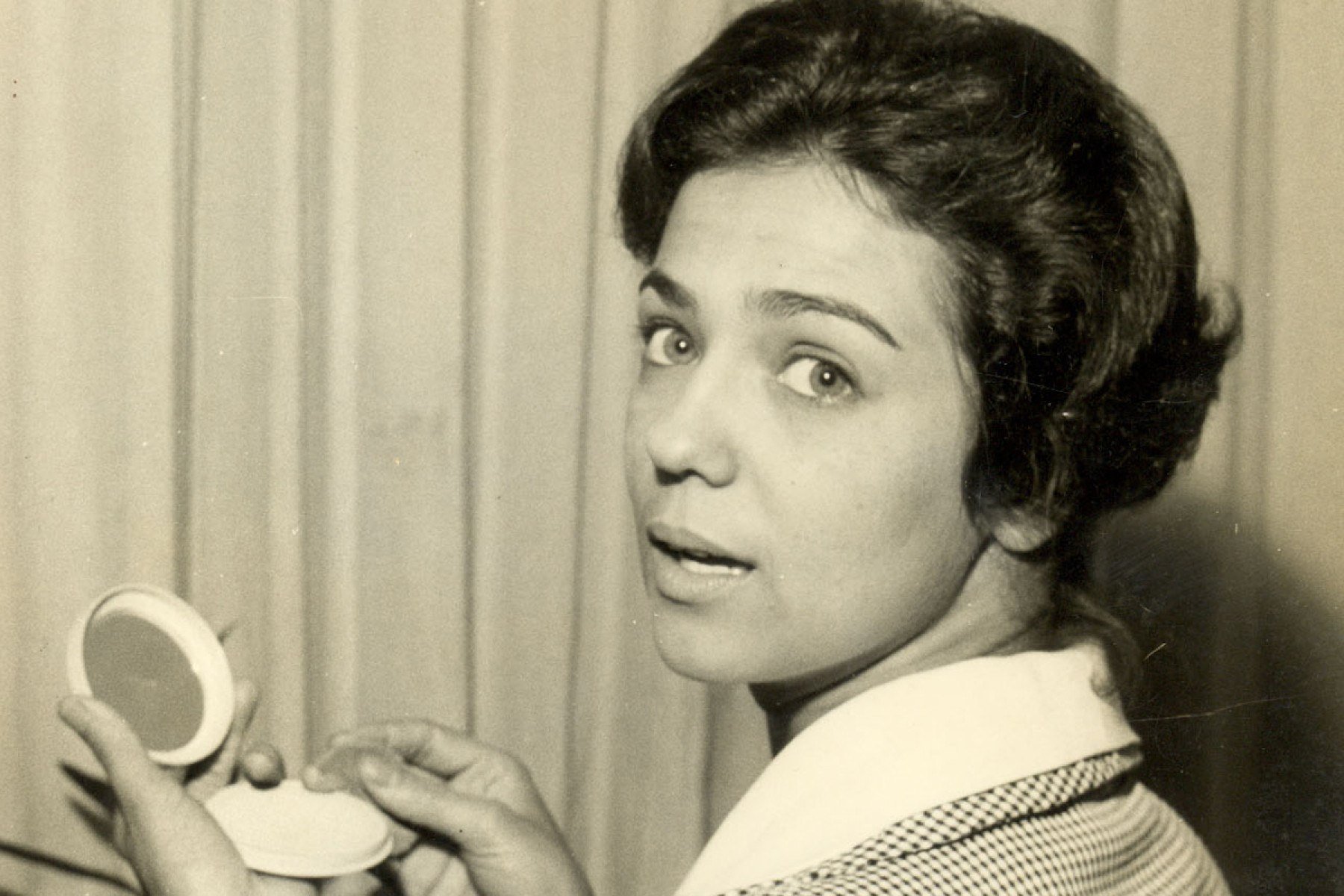 A apresentadora e atriz Dulce Maria nos camarins da TV Itacolomi, em BH | 70 anos da TV Itacolomi