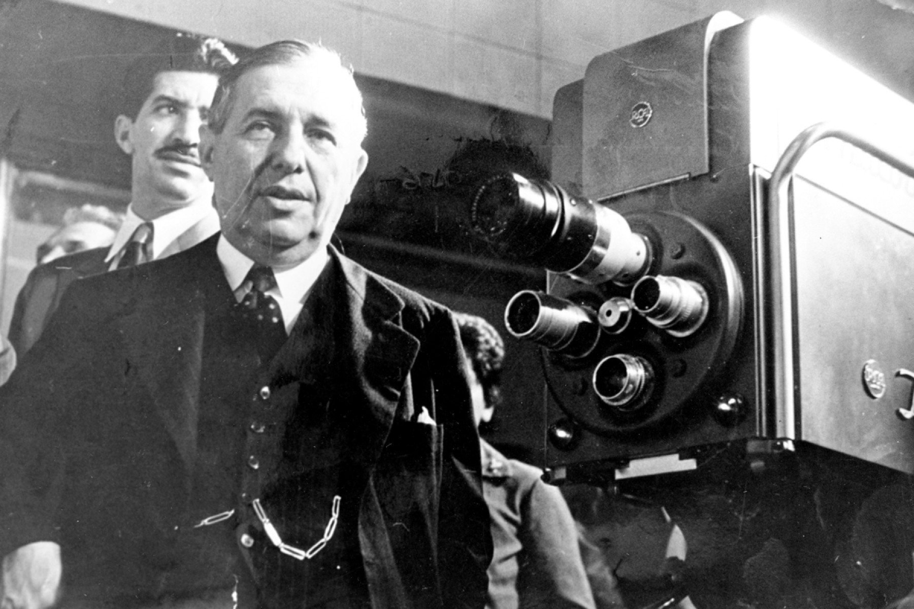 O jornalista Assis Chateaubriand, fundador dos Diários Associados, durante a inauguração da TV Itacolomi, em BH | 70 anos da TV Itacolomi