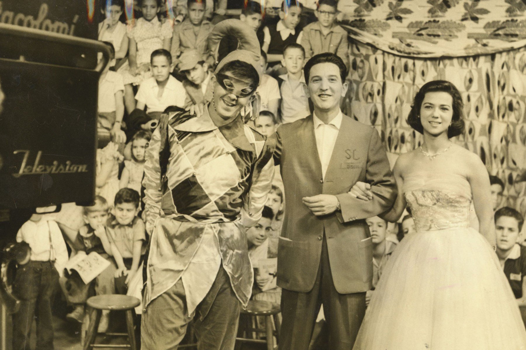 Aguinaldo Rabelo e Dulce Maria, apresentadores do Programa Infantil 