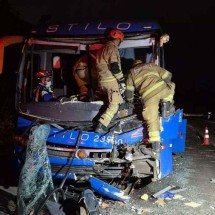 Acidente entre carro, caminhão e ônibus deixa um ferido em Betim - Divulgação/CBMMG