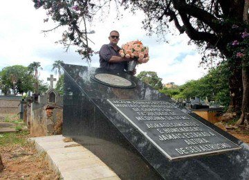 Kennedy Martinez de Oliveira
presidente da Sociedade Mineira de Anatomia,
PROFESSOR HOMENAGEIA 
túmulo, EM BH, que 
tem frase gravada 
na lápide em agradecimento 
aos doadores DE CORPOS -  (crédito:  JAIR AMARAL/EM/D.A PRESS)