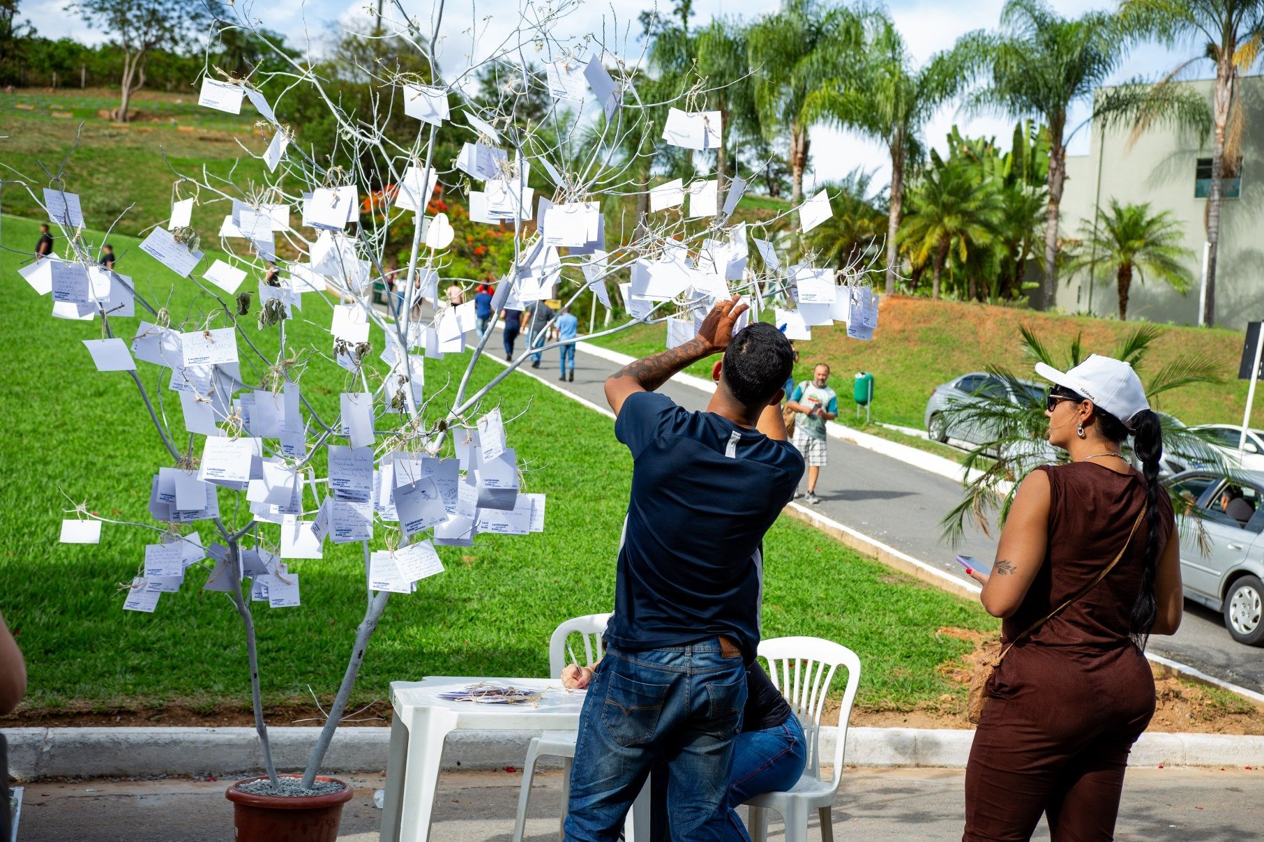 Cemit&eacute;rio do Belo Vale, em Santa Luzia ter&aacute; celebra&ccedil;&otilde;es religiosas, a&ccedil;&otilde;es de acolhimento, chuva de p&eacute;talas e distribui&ccedil;&atilde;o de a&ccedil;a&iacute; 
