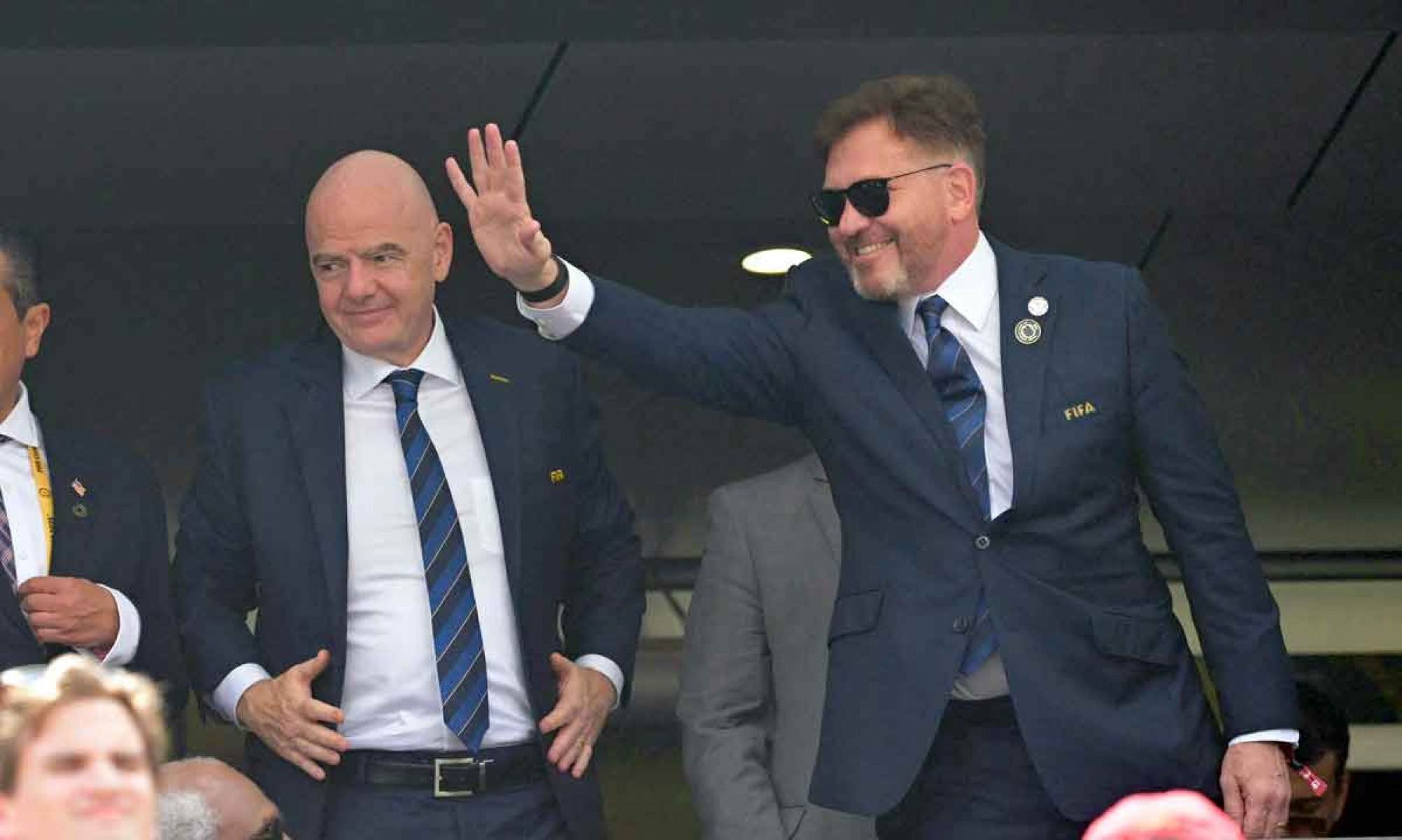 Sob o comando de Alejandro Dominguez (D), a Conmebol adotou finais únicas para as copas Libertadores e Sul-Americana, com apoio do presidente da Fifa, Gianni Infantino (E) -  (crédito: JUAN MABROMATA / AFP)