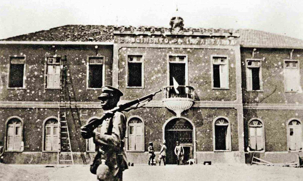 12&ordm; Batalh&atilde;o de Infantaria, no Bairro Barro Preto, ficou com vidros quebrados e buracos de balas