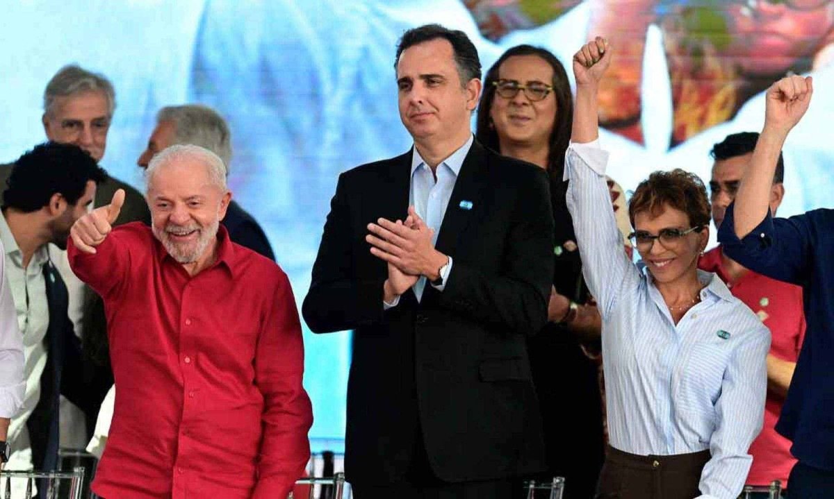 Lula com Pacheco e Marília em Contagem: o presidente tentou o senador e a prefeita, mas continua sem palanque em Minas -  (crédito: LEANDRO COURI/EM/D.A.PRESS - 29/8/2025)