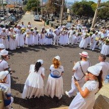 Finados: terreiros fazem caminhada e distribuição de rosas no Bonfim 