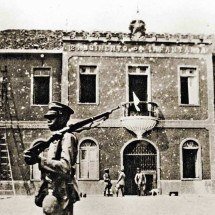12º Batalhão de Infantaria, no Bairro Barro Preto, ficou com vidros quebrados e buracos de balas