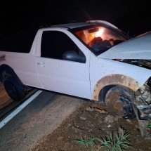 MG: jovem morre após perder controle do carro e bater em barranco - PRF/Reprodução