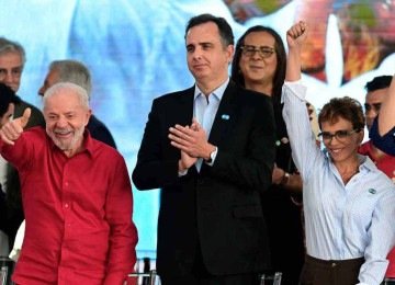 Lula com Pacheco e Marília em Contagem: o presidente tentou o senador e a prefeita, mas continua sem palanque em Minas -  (crédito: LEANDRO COURI/EM/D.A.PRESS - 29/8/2025)
