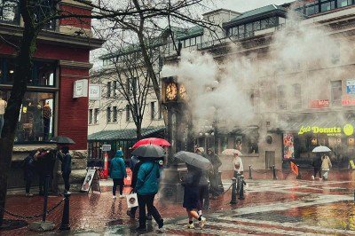 A América do Norte tem várias cidades com alto índice de chuvas devido a fatores como proximidade com oceanos, montanhas que intensificam precipitações e sistemas meteorológicos tropicais. -  (crédito:  Kobe pexels)