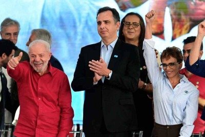 Lula com Pacheco e Marília em Contagem: o presidente tentou o senador e a prefeita, mas continua sem palanque em Minas -  (crédito: LEANDRO COURI/EM/D.A.PRESS - 29/8/2025)