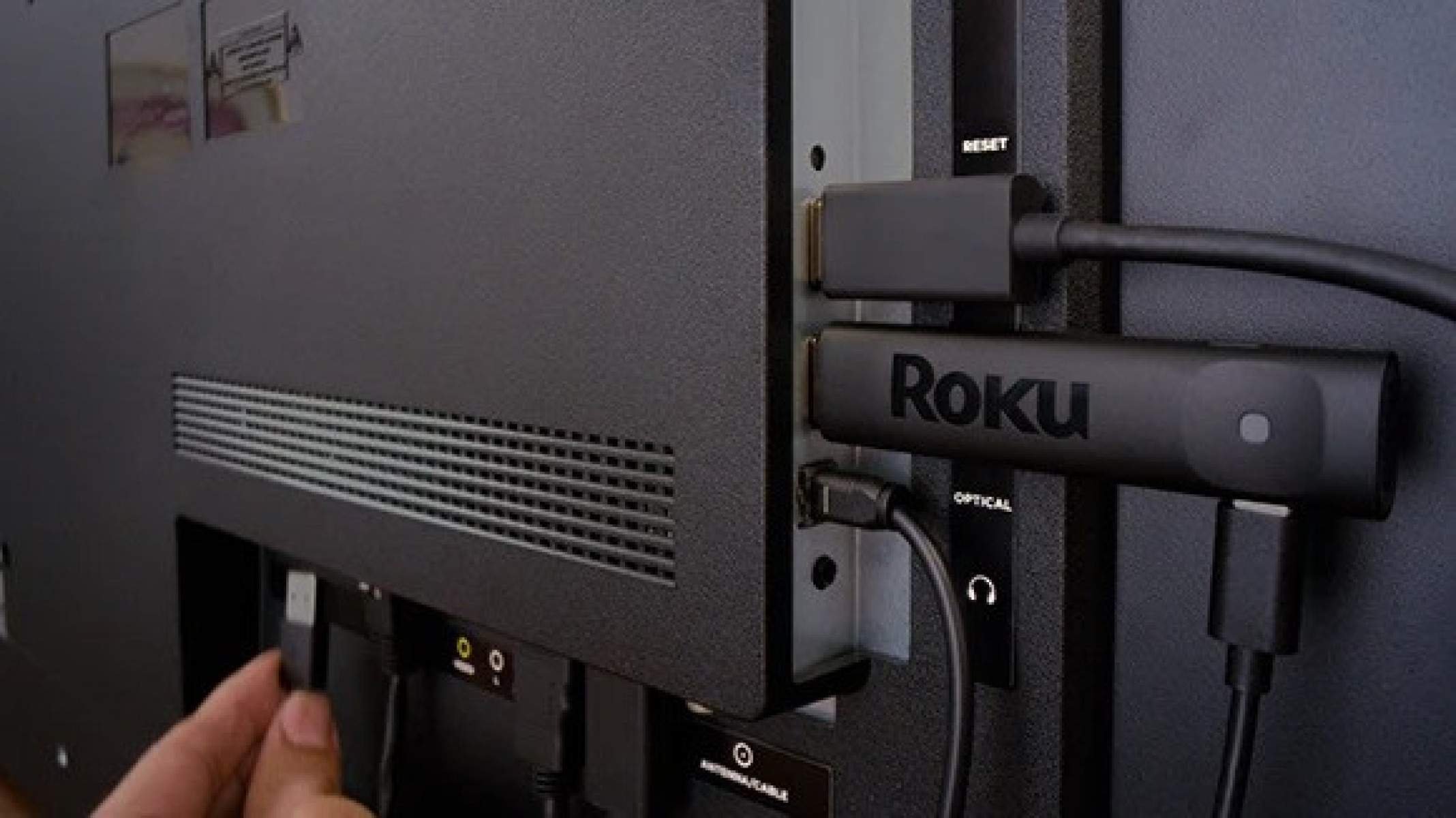 Compacto e fácil de instalar, o Roku Streaming Stick transforma TVs antigas em smart com streaming rápido e interface intuitiva