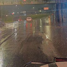 Alagamento na Via Expressa, na Grande BH, complica trânsito
 -  (crédito: Transcon/Divulgação)