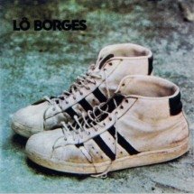 Gabriel Azevedo sugere par de tênis de bronze em homenagem a Lô Borges