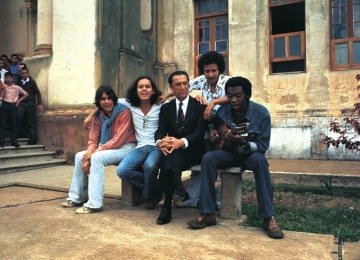 Lô Borges, Fernando Brant, Juscelino Kubitschek, Marcio Borges e Milton Nascimento em frente ao Seminário de Diamantina
       -  (crédito: Juvenal Pereira/Arquivo O Cruzeiro/EM)