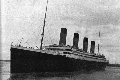 Os dias 14 e 15 de abril são tragicamente históricos na navegação mundial. Às 23h40 de 14 de abril de 1912, o transatlântico Titanic bateu num iceberg. Às 2h20 do dia 15, ele afundou por completo. -  (crédito: domínio público)