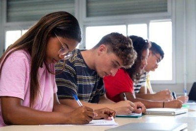 Com a tecnologia, a correção das provas poderia ser feita de formas mais eficiente. -  (crédito: iStock)