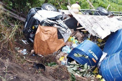 Motorista ficou preso às ferragens e teve corpo resgatado pelos bombeiros -  (crédito: CBMMG)