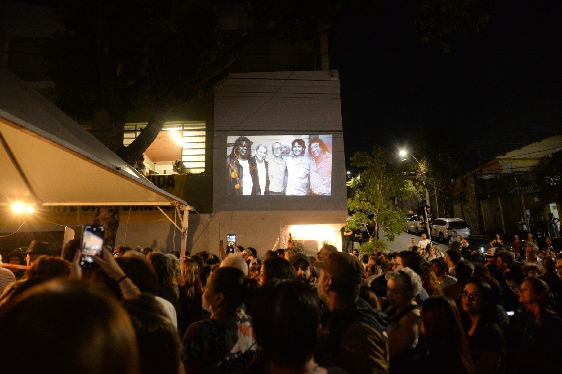 Entre os músicos que se apresentaram estavam Marcelo Dande, Felipe Bedetti, Gabriel Guedes e Rodrigo Borges, sobrinho de Lô.-Túlio Santos/EM/D.A.Press