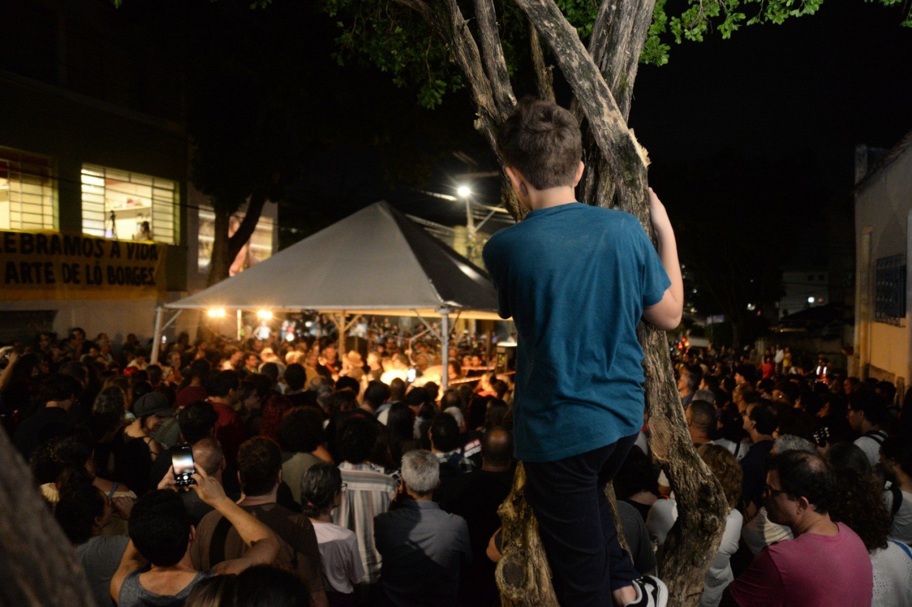 A multidão era formada por fãs de todas as idades, dos contemporâneos do artista às gerações mais novas.-Túlio Santos/EM/D.A.Press