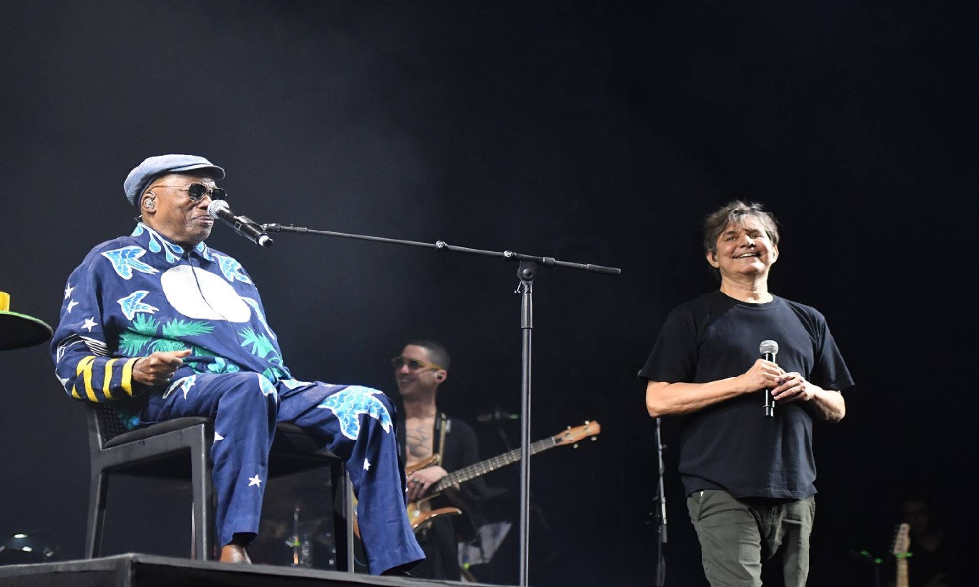  13/11/2022. Credito: Alexandre Guzanshe/EM/D.A Press. Brasil. Belo Horizonte - MG Show do cantor Milton Nascimento na turne A ultima sessao de musica. O cantor mineiro encerra essa turne em show historico no Mineirao em Belo Horizonte. Esse show e considerado o ultimo show de Milton Nascimento (Bituca).  Na foto Milton Nascimento e Lo Borges
      - Alexandre Guzanshe/EM/D.A Press. Brasil. Belo Horizonte - MG Show do cantor Milton Nascimento na turne A ultima sessao de musica. O cantor mineiro encerra essa turne em show historico no Mineirao em Belo Horizonte. Esse show e considerado o ultimo show de Milton Nascimento (Bituca).  Na foto Milton Nascimento e Lo Borges