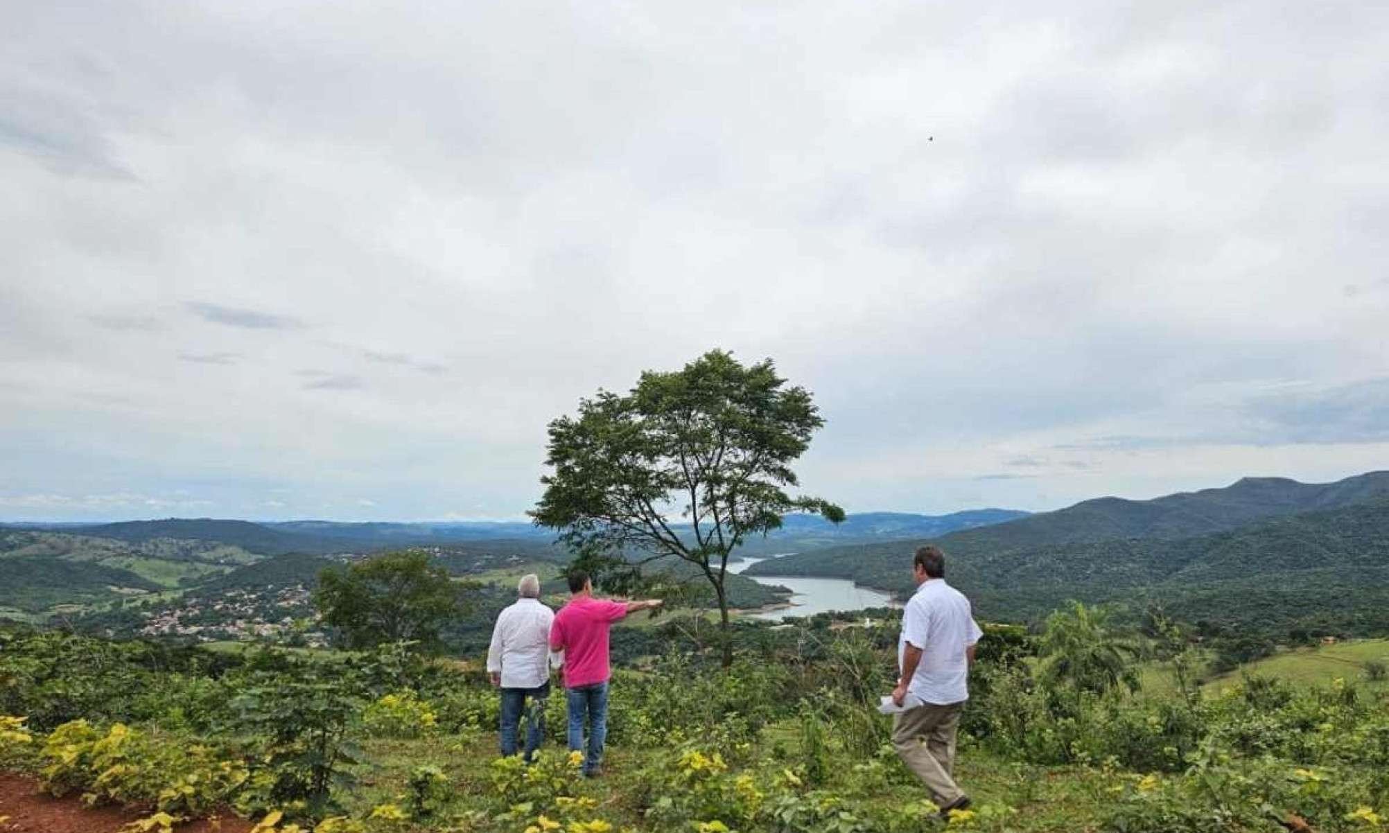 Em 2023, Jorge Rebelo visitou em Brumadinho o terreno de 10 hectares, que fica no alto de um morro, com vista espetacular para o lago da Represa do Rio Manso